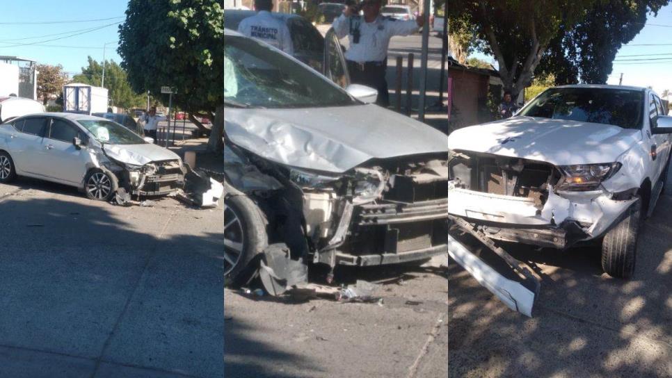 Conductor se pasa un alto y provoca aparatoso accidente en Los Mochis