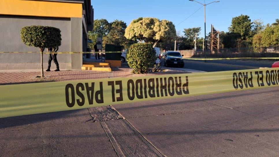 Arrojan un cuerpo sin vida envuelto en cobijas detrás de la Torre Académica de la UAS en Culiacán