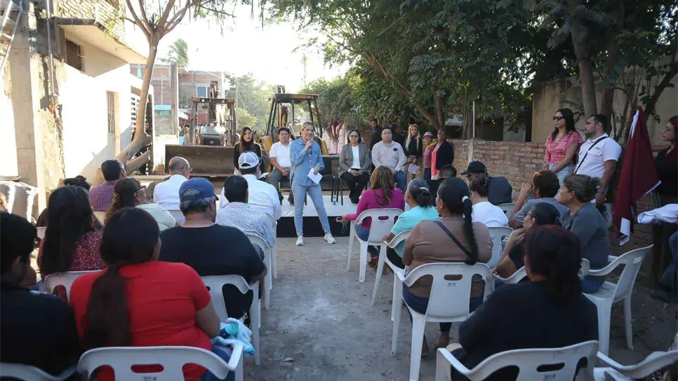 La presidenta municipal se reunió con vecinos del sector. (FOTO: Mayhan Barraza).