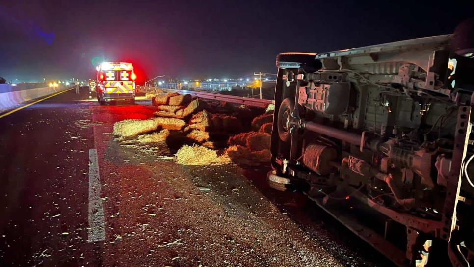 Vuelca camioneta de seguridad privada en el Lienzo Charro, a la entrada de Los Mochis