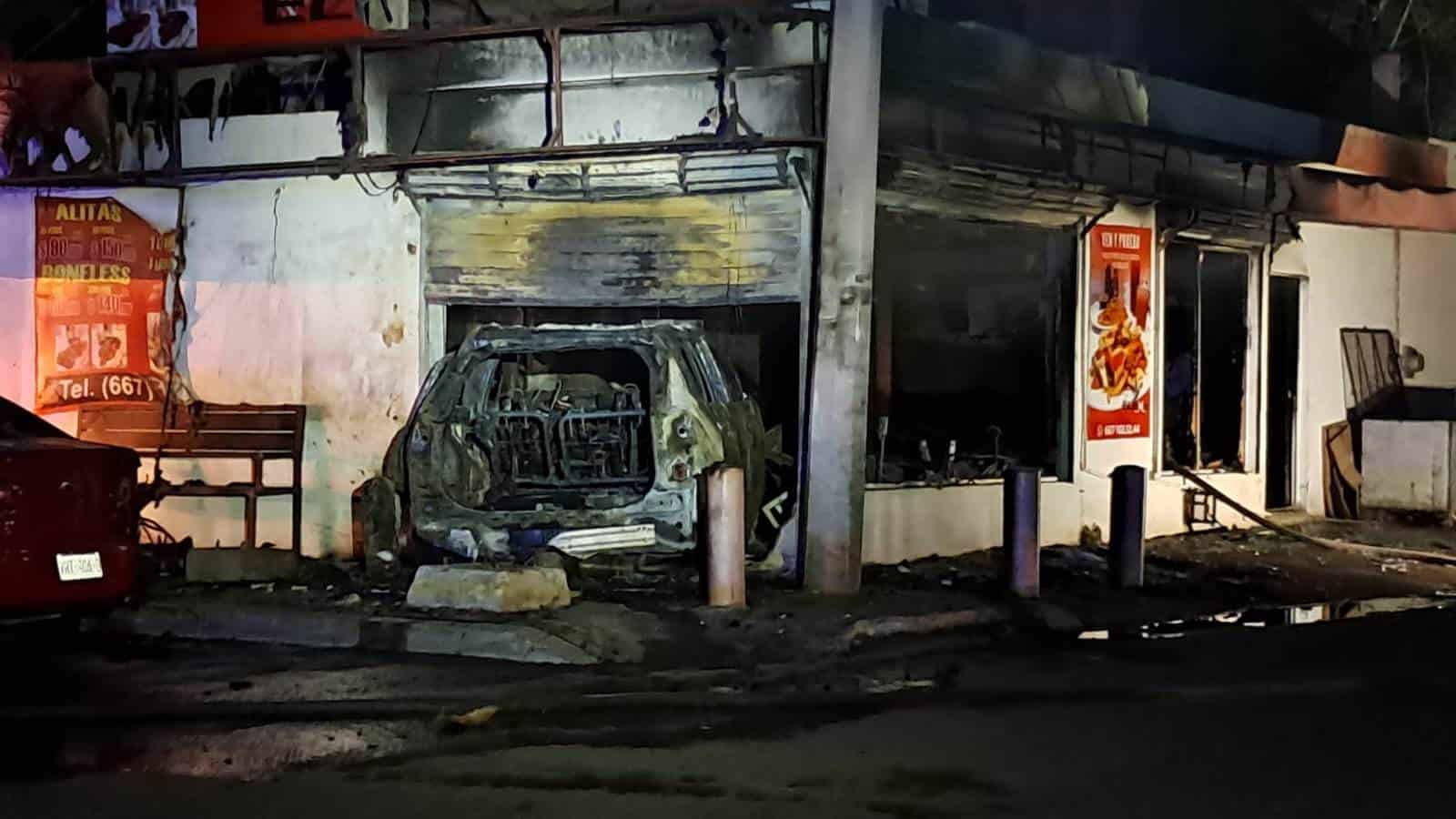 La camioneta quedó dentro del establecimiento. (FOTO: Luz Noticias.)