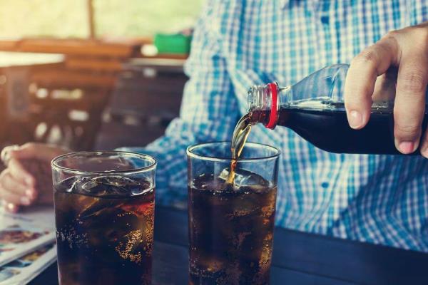 ¿Qué le pasa a tu cuerpo si tomas un refresco al día?