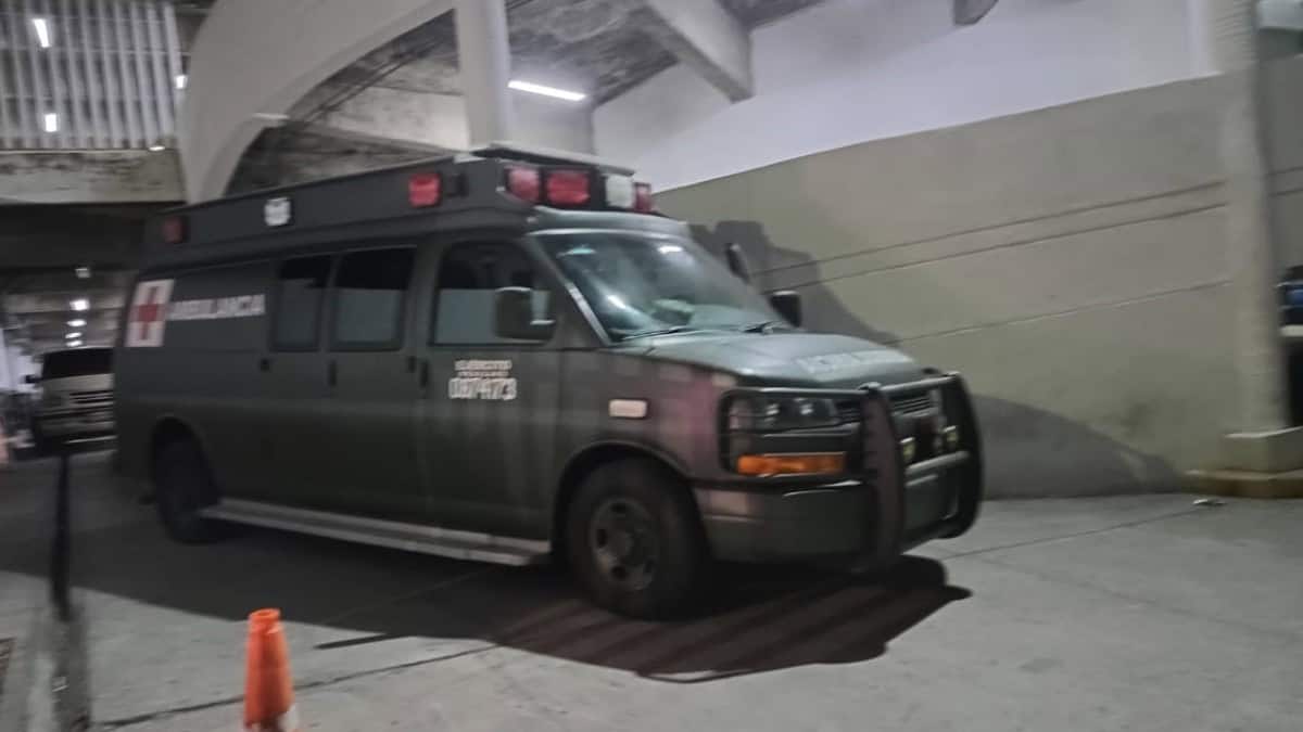 Tras arribar a la Novena Zona Militar fueron llevados de urgencia al Issste. (FOTO: Luz Noticias).