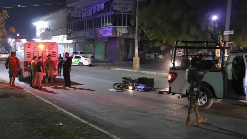 El cuerpo quedó tendido junto a la motocicleta. (FOTO: Enrique Chan).