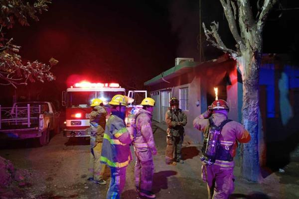 Incendio en una vivienda en la colonia 6 de Enero de Guasave deja daños materiales