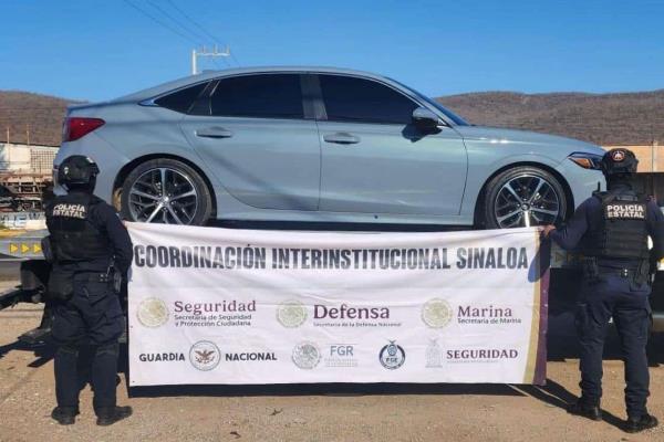 Recuperan vehículo con reporte de robo durante operativo en el sector Barrancos en Culiacán