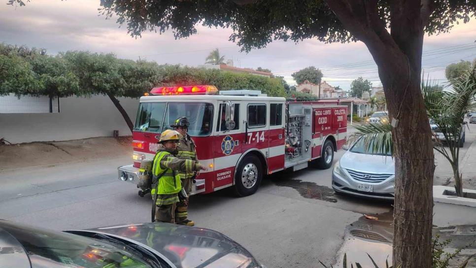 Cortocircuito provoca incendio en una casa con consultorio dental en Guasave