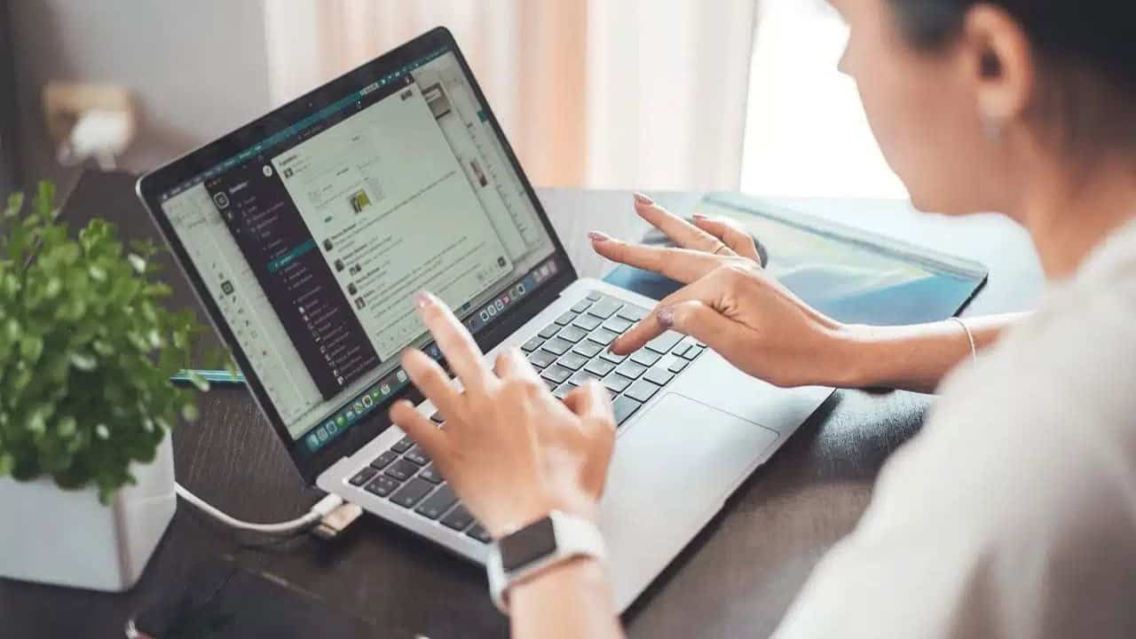 El internet ha transformado fundamentalmente cómo interactuamos, trabajamos y aprendemos, haciendo que la información sea más accesible que nunca