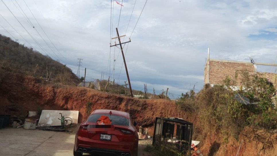 Adolescentes reciben descarga eléctrica al intentar bajar un papalote en Valle de Urías, Mazatlán