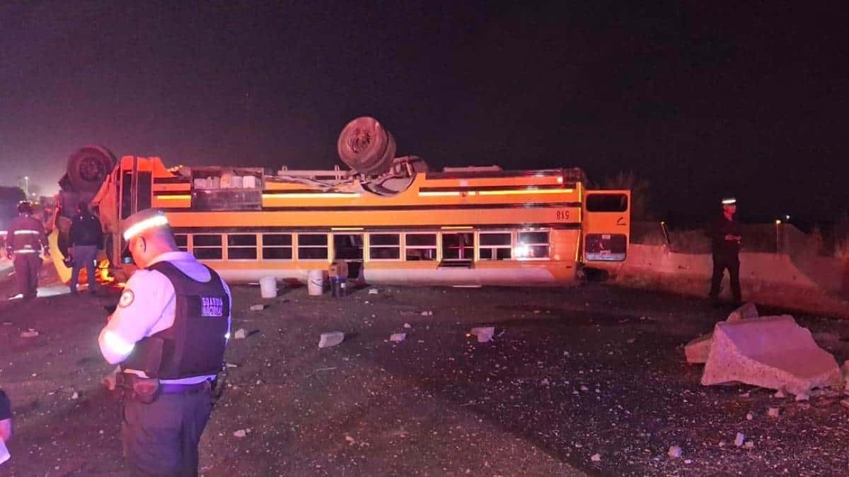 El transporte terminó con las llantas hacia arriba. (FOTO: Cortesía).