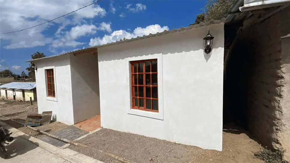 La meta es garantizar que estas viviendas cuenten con condiciones adecuadas para mejorar la calidad de vida de los beneficiarios, incluyendo una ubicación estratégica cerca de servicios esenciales