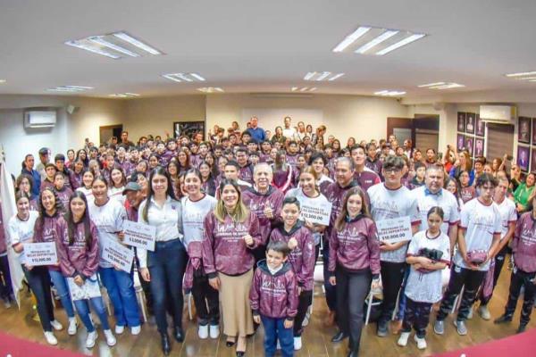 Ahome abandera a deportistas que participarán en Nacionales CONADE 2025