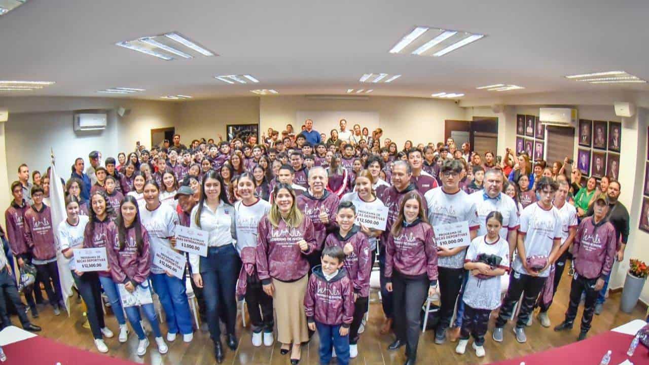 Cabe señalar que la inversión total para estos apoyos asciende a 673 mil pesos, y beneficia a 72 deportistas y entrenadores