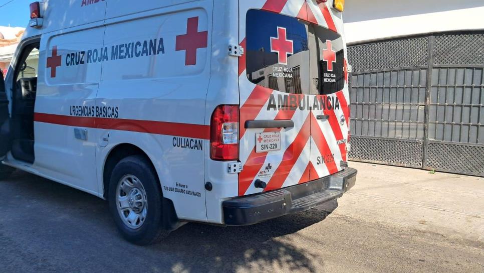 Dos personas resultan heridas tras accidentarse contra un tractor en Culiacán