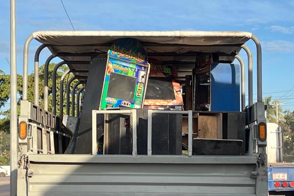 Marina catea local y decomisa maquinitas tragamonedas en el Conchi II en Mazatlán 