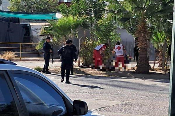 De varios balazos ejecutan a un hombre con ropa de camuflaje en Prados del Sur, Culiacán