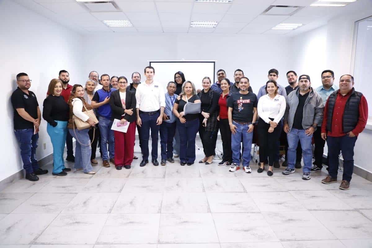 Funcionarios de Comunicación Social de Mazatlán participan en conferencia de libertad de expresión