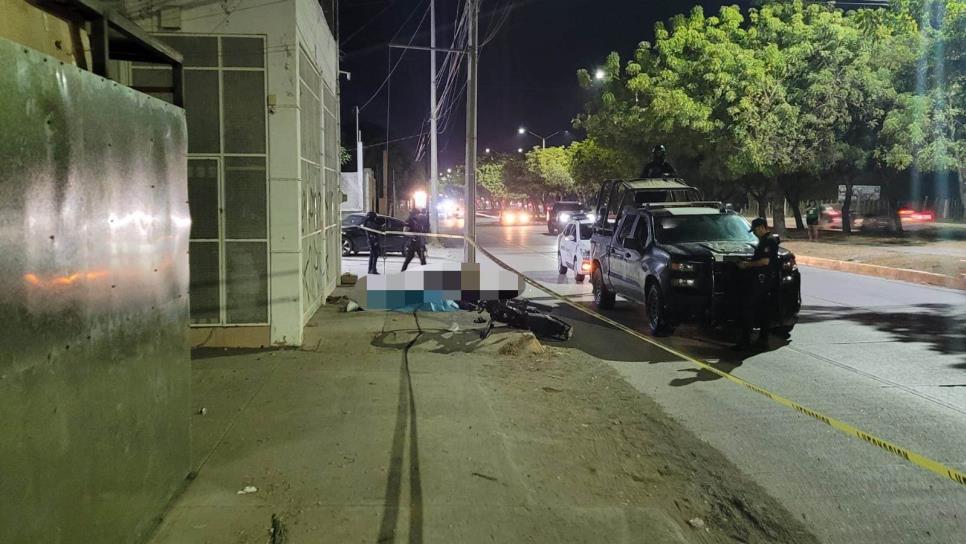 ¡Quiso rescatar su gorra! Muere motociclista tras derrapar en el sector Arboledas de Mazatlán