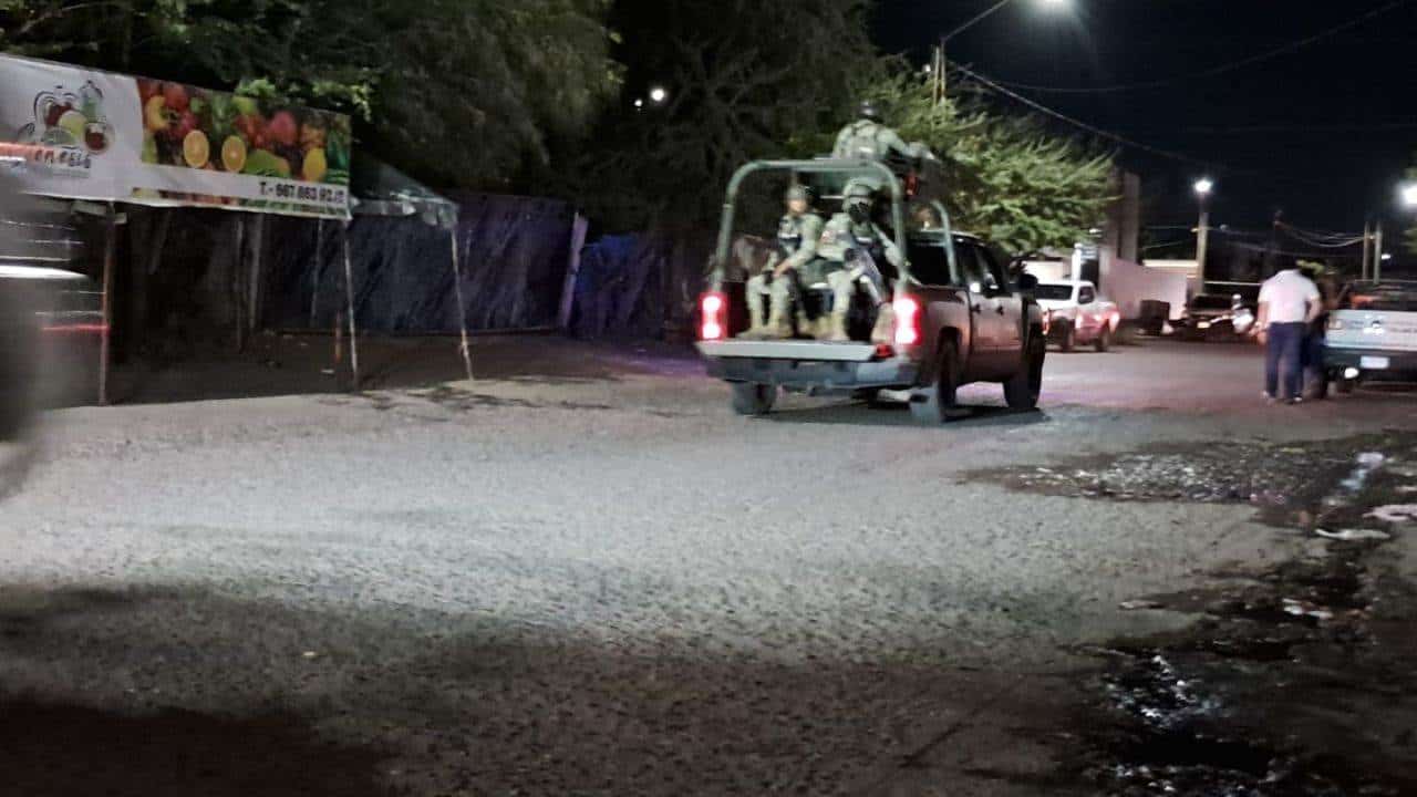 Las autoridades presumen que la mujer resultó herida de bala después del enfrentamiento que se dio entre civiles armados por la carretera a Sanalona