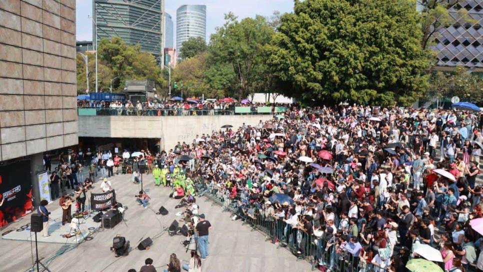 Macario el joven barrendero, ya dio su primer concierto | VIDEO