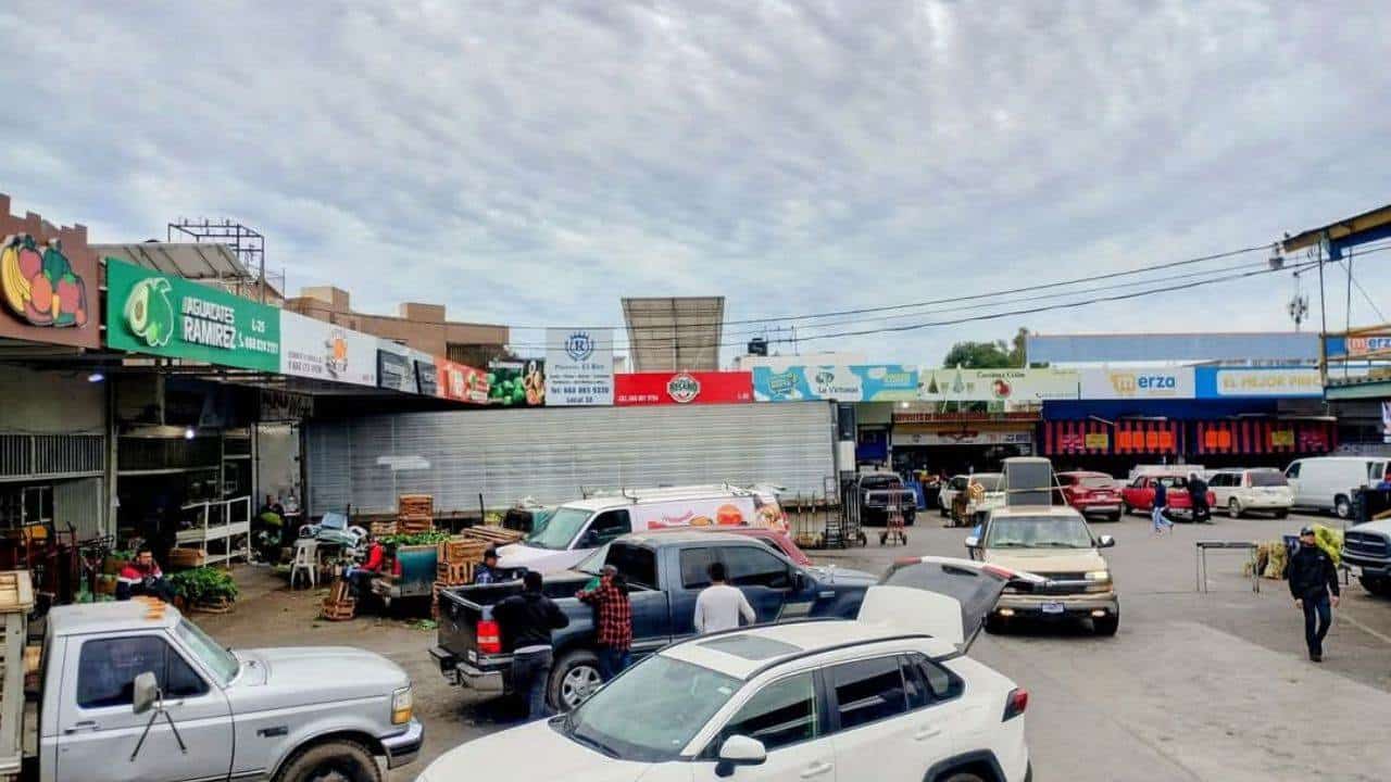 En este espacio se comercializa una gran variedad de productos, como frutas, verduras, carnes, salchichonería, quesos y otros alimentos esenciales para los hogares y negocios locales