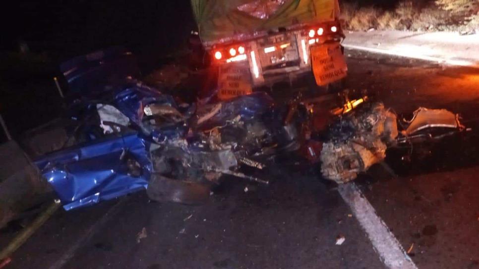 Tráiler embiste 5 vehículos en la salida sur de Mazatlán; hay dos muertos