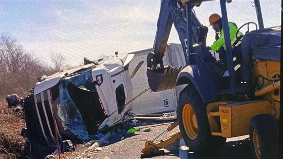 Los trabajos de retirado de los vehículos generaron una fila de más de 8 kilómetros de largo en ambos sentidos; por lo cual se pide circular con precaución