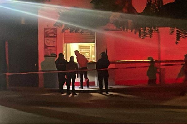 Identifican a hombre detenido que estaba oculto en expendio de cerveza tras balacera en Culiacán