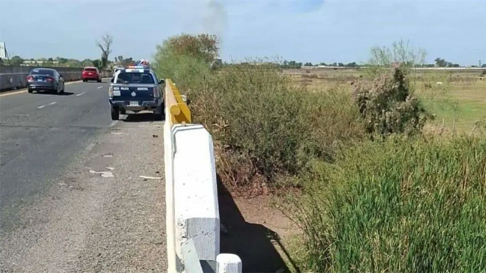 El hallazgo se registró poco antes de las 14:00 horas de éste lunes 17 de febrero, abajo del puente norte de la carretera internacional México 15, en el Dren Burrión muy cerca de la ganadera Rubio, en la sindicatura de El Burrión