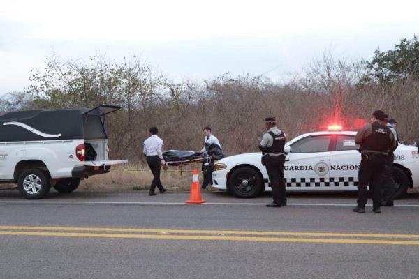 Amarrado de las manos, localizan a hombre a un costado de la Mazatlán-Durango
