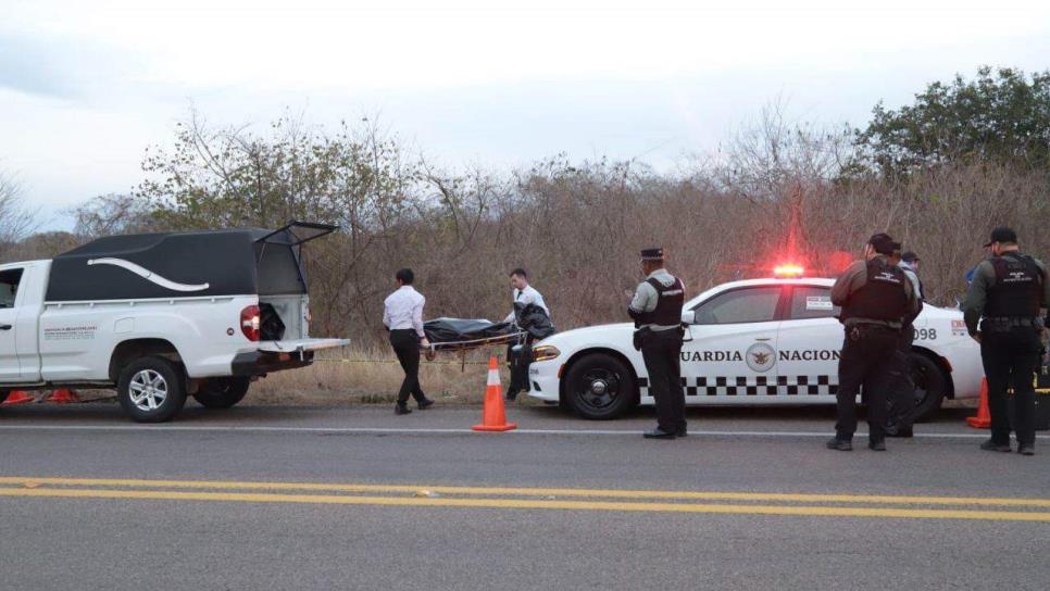 Amarrado de las manos, localizan a hombre a un costado de la Mazatlán-Durango