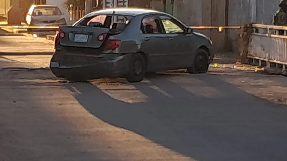 Los vehículos terminaron baleados (FOTO: Luis Ramírez).