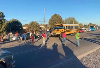 Bloquean carretera Los Mochis-Ahome por falta de agua en El Macapul