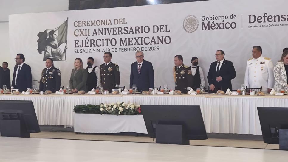 Rocha Moya asiste al 112 Aniversario del Ejército Mexicano en Culiacán