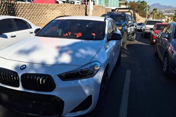 Despojan camioneta de lujo en colegio de Culiacán y la abandonan en sector Montebello