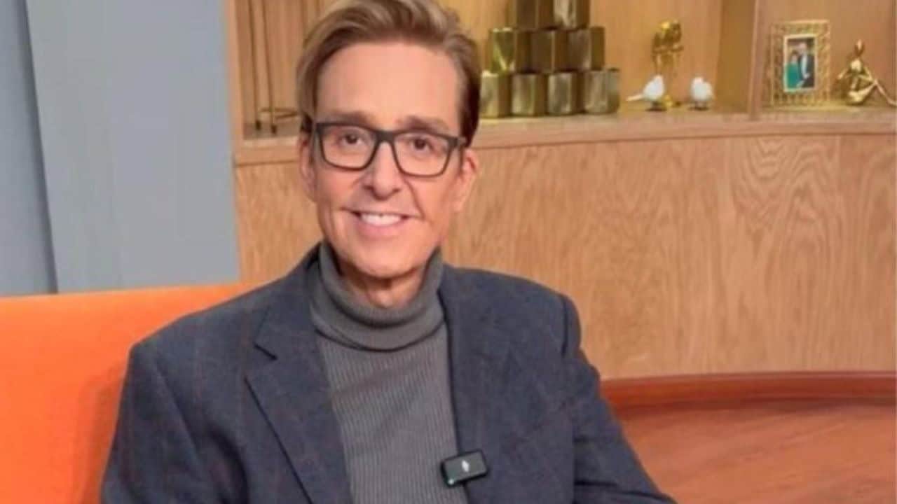 Quien diera la sensible noticia de la muerte del conductor, fue la reconocida Paty Chapoy, con la cual compartió muchos años dando las notas de los artistas del momento