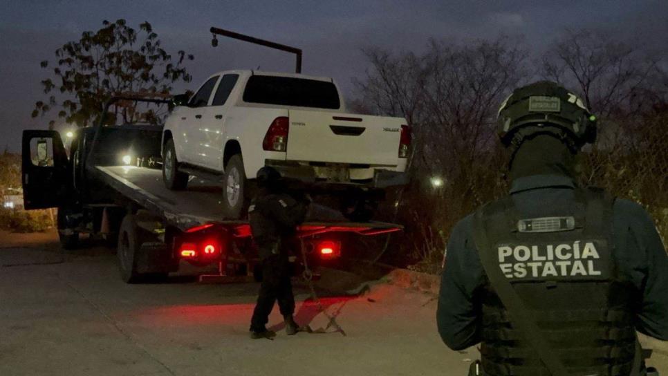 Policías aseguran dos vehículos en el fraccionamiento Rancho Contento en Culiacán