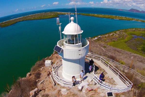 Faro del Cerro Partido, una de las bellezas de la bahía de Topolobampo | FOTOS