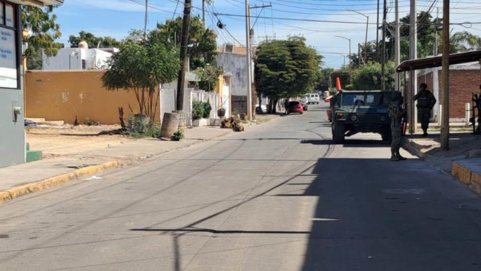 Tierra Blanca se mantiene sitiada por militares en Culiacán