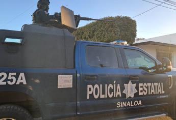 Militares arrestan a una persona y aseguran una camioneta baleada en Culiacán 