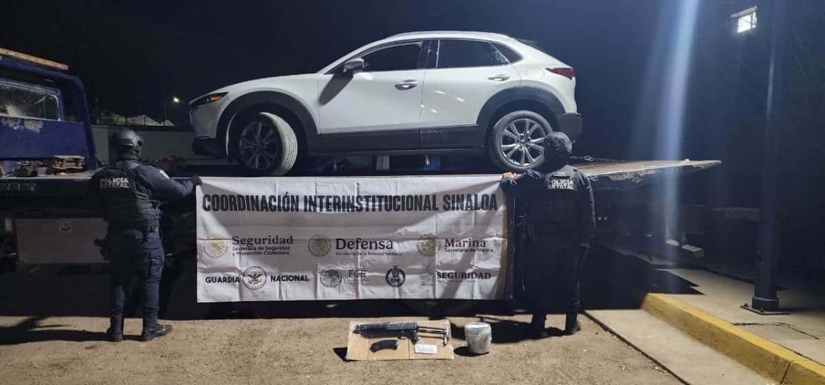 Recuperan vehículo robado y localizan fusil, municiones y “ponchallantas” en Los Ángeles, Culiacán
