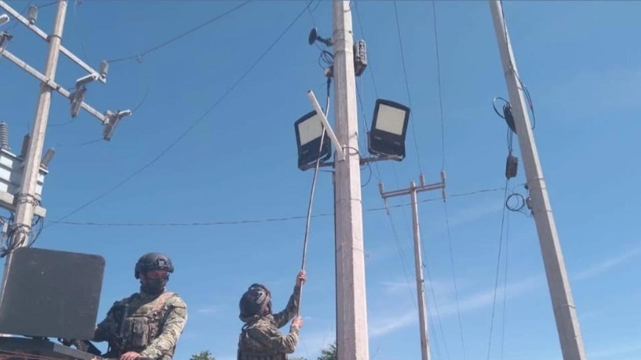 La SSP recordó a la ciudadanía que es ilegal la instalación de este tipo de equipamiento por parte de particulares en estructuras o sitios públicos