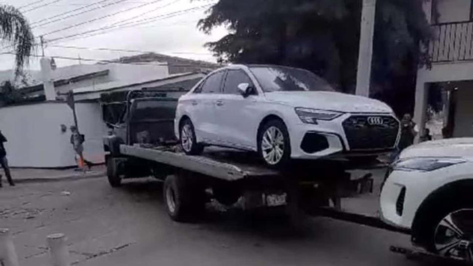 Aseguran un Audi blindado con impactos de bala en la casa cateada en Tierra Blanca, Culiacán