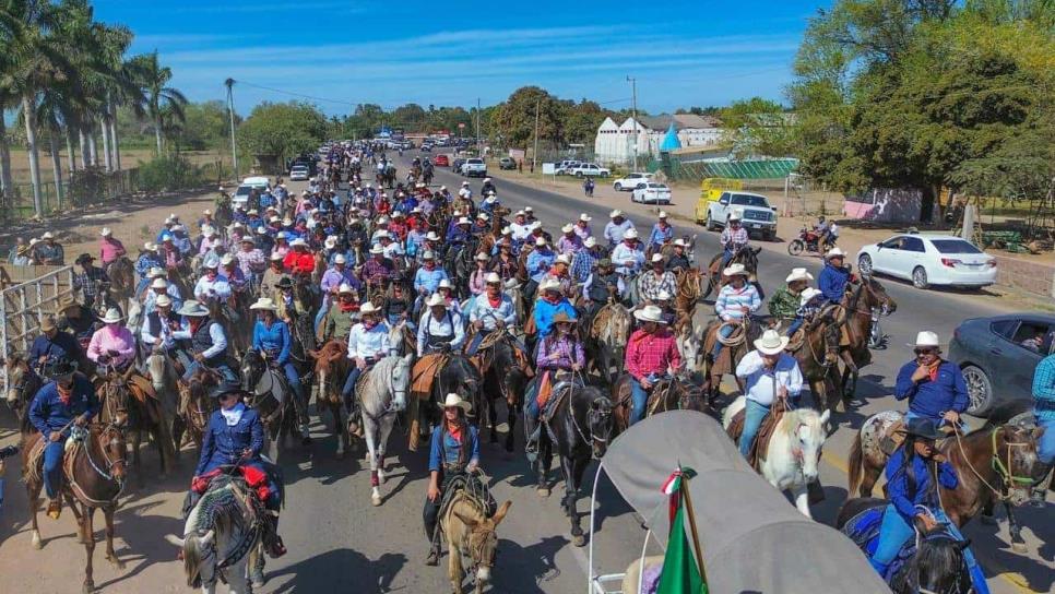 ¡Cabalgata de la Amistad! Más de 500 jinetes acompañan a Gerardo Vargas de la Villa de Ahome al Ejido Mochis