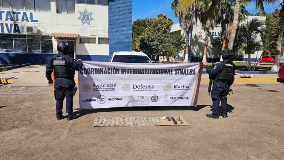 Aseguran vehículo robado con cargadores, ponchallantas y droga en Culiacán