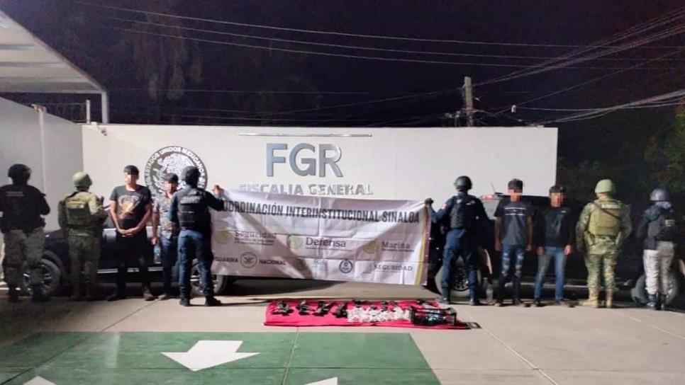 Detienen a cuatro sujetos con armas, cartuchos y dos camionetas robadas en Tepuche de Culiacán