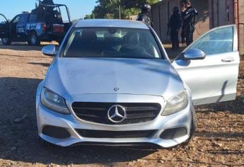 Autoridades recuperan vehículo Mercedes Benz con reporte de robo en Villa Juárez, Navolato