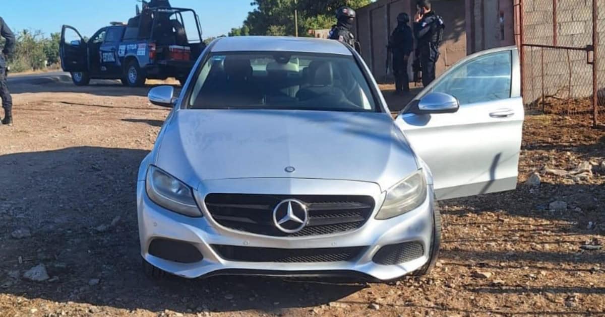 Autoridades recuperan vehículo Mercedes Benz con reporte de robo en Villa Juárez, Navolato