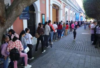 Cientos de mazatlecos van por sus boletos para “Los Aguilar” que le cantarán a la Reina del Carnaval