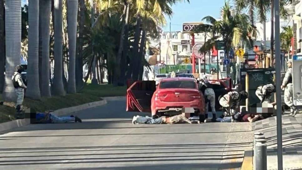 Militares detectan a grupo de hombres con pecheras y armas en la Zona Dorada de Mazatlán